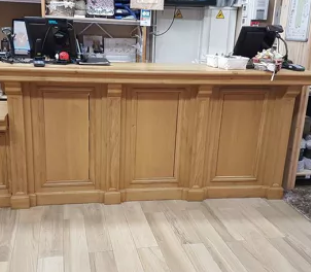 Comptoir magasin en bois